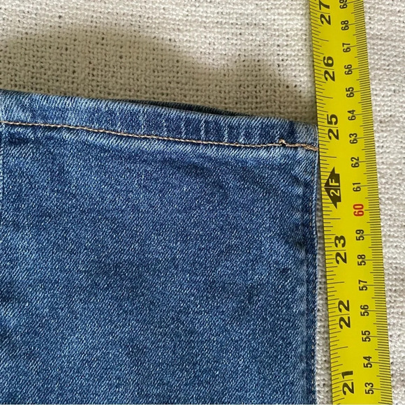 AMERICAN Eagle High Rise Mom Jean  Medium wash Size 00 Short - Picture 13 of 13